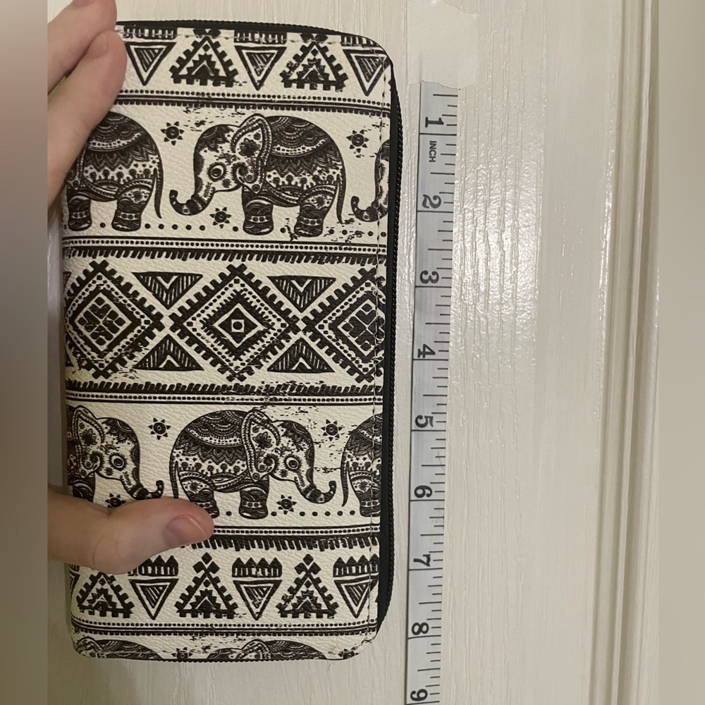 Vinyl Elephant Pattern Wallet - Picture 3 of 7